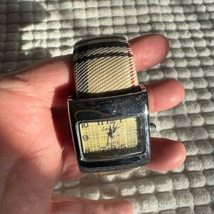 Plaid Wristwatch Beige dial with Silver Frame